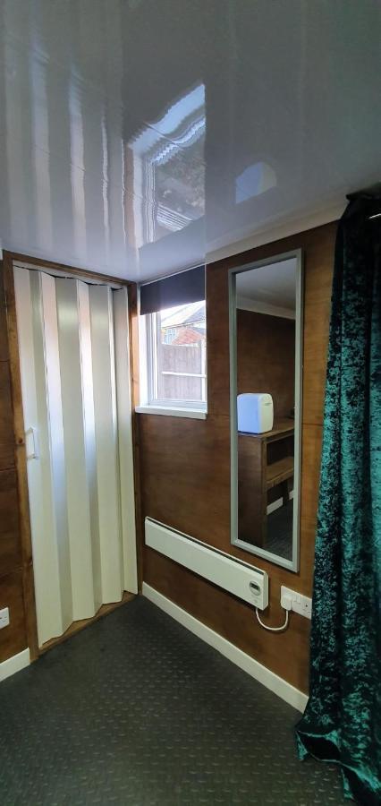 Adorable Private Suite With Free Street Parking Leicester Exterior photo